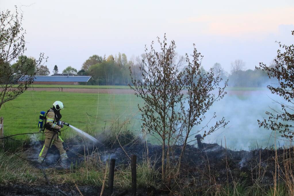 Voorbijgangers treffen  natuurbrand aan
