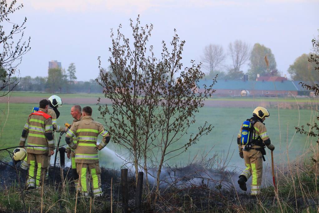 Voorbijgangers treffen  natuurbrand aan