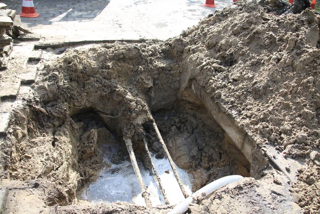 Waterballet door gesprongen waterleiding