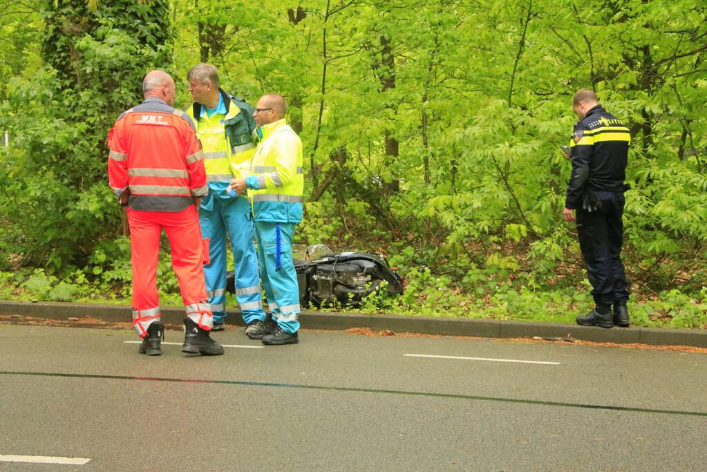 Voetganger ernstig gewond na botsing met scooter