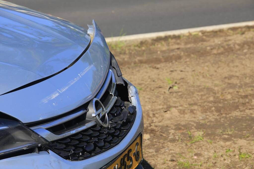 Kop-staartaanrijding tussen twee voertuigen