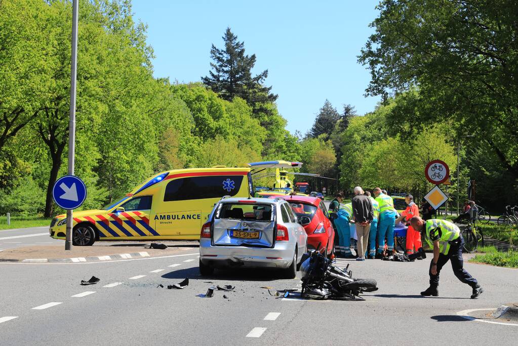 Motorrijder zwaar gewond bij kop-staartbotsing