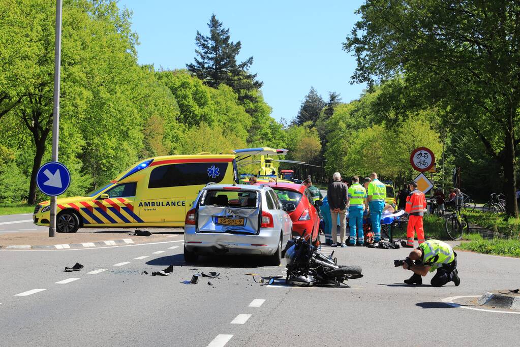 Motorrijder zwaar gewond bij kop-staartbotsing