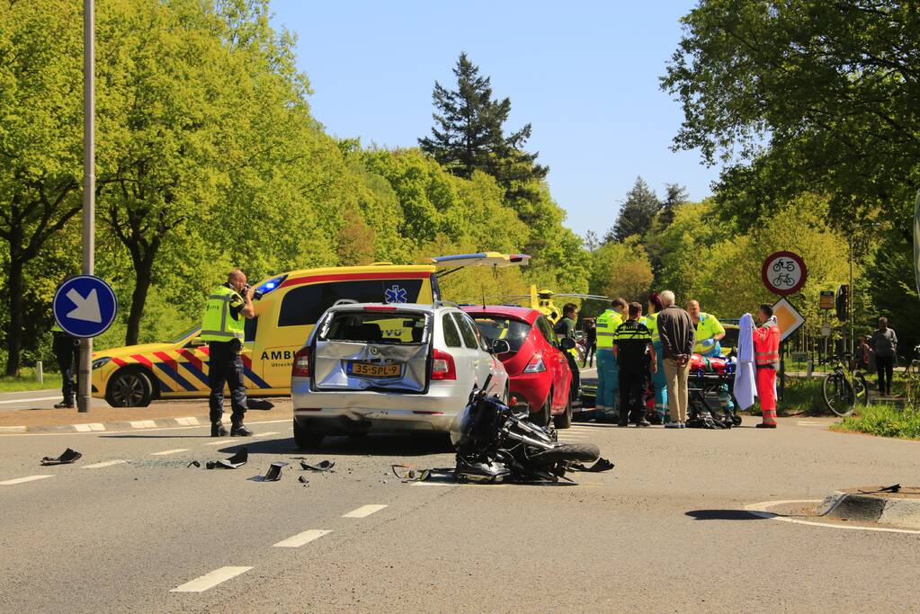 Motorrijder zwaar gewond bij kop-staartbotsing