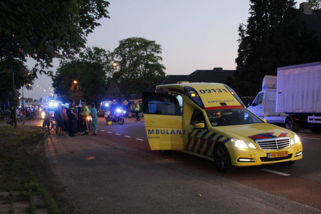 Meisje met fiets gewond na aanrijding met auto