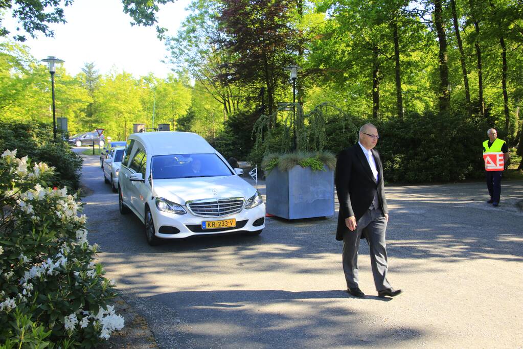 Erehaag bij uitvaart rijinstructeur Henk Reinink