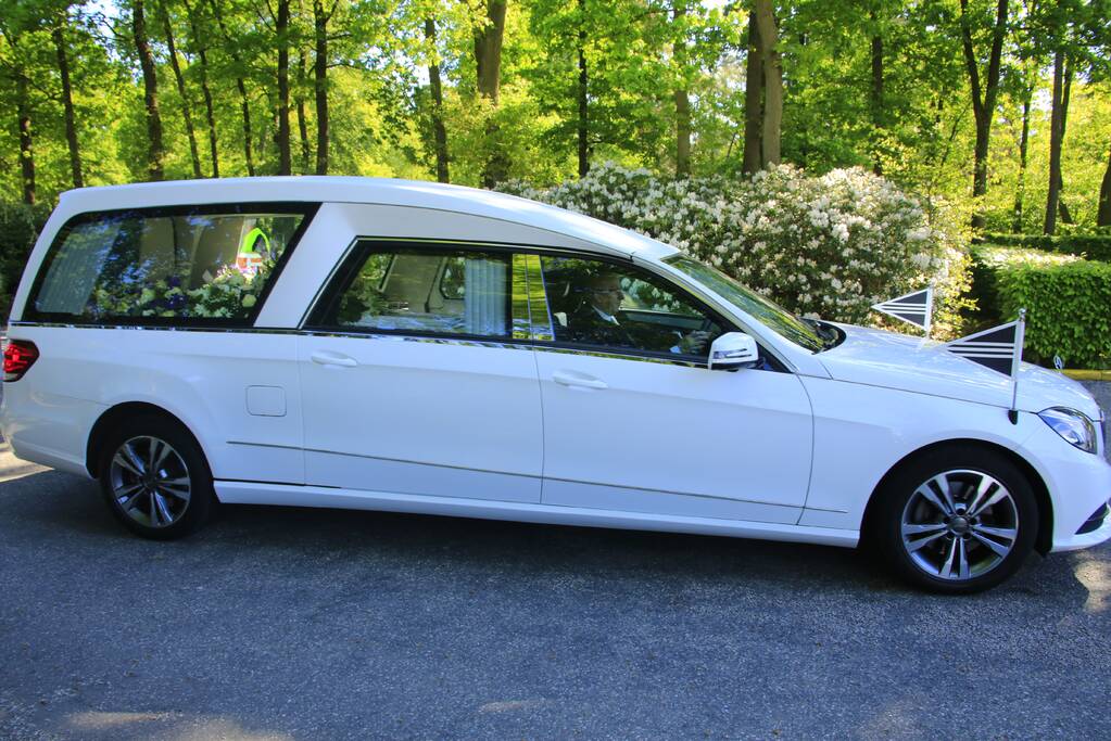 Erehaag bij uitvaart rijinstructeur Henk Reinink