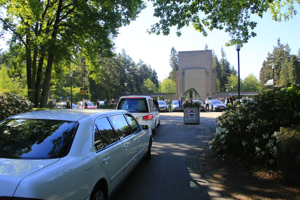 Erehaag bij uitvaart rijinstructeur Henk Reinink
