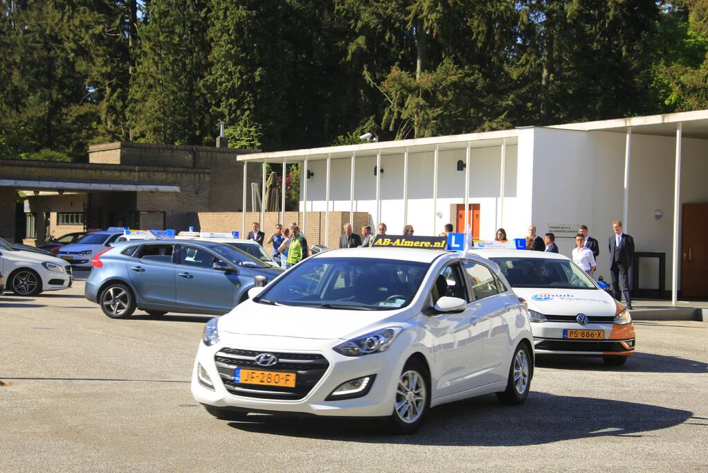 Erehaag bij uitvaart rijinstructeur Henk Reinink