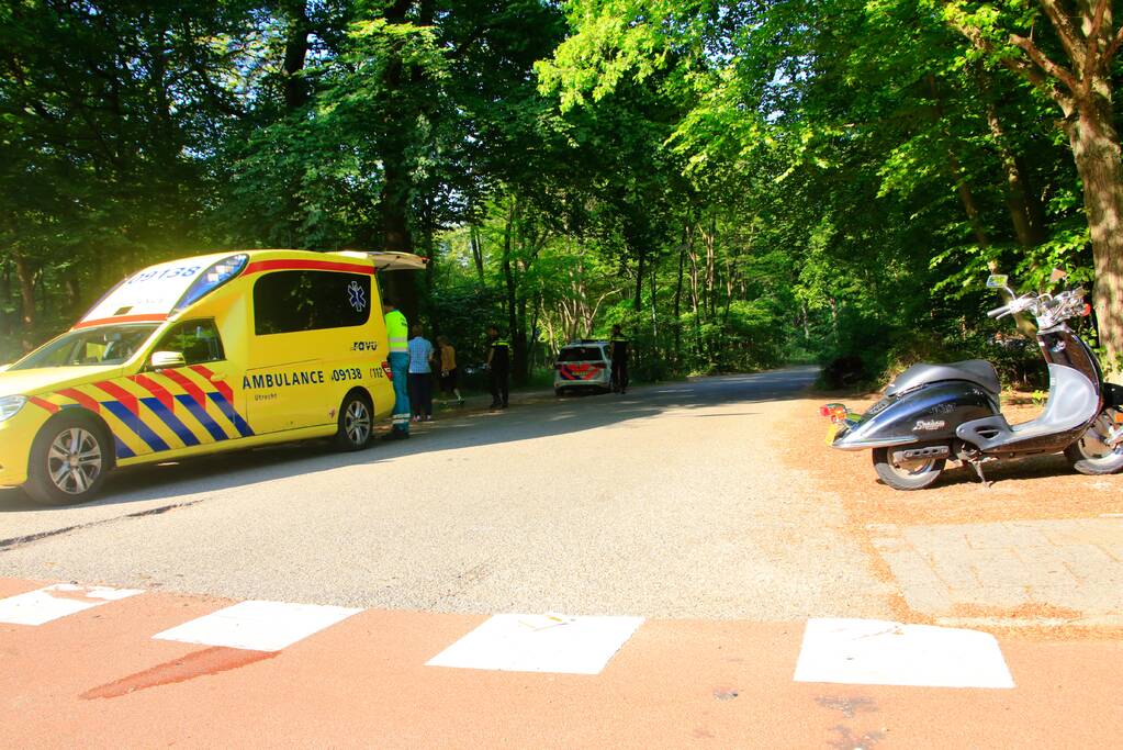 Brommerrijder gewond na botsing met auto