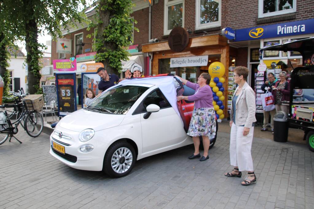 Hoofdprijs Primera loterij uitgereikt aan Marijke Beulenkamp