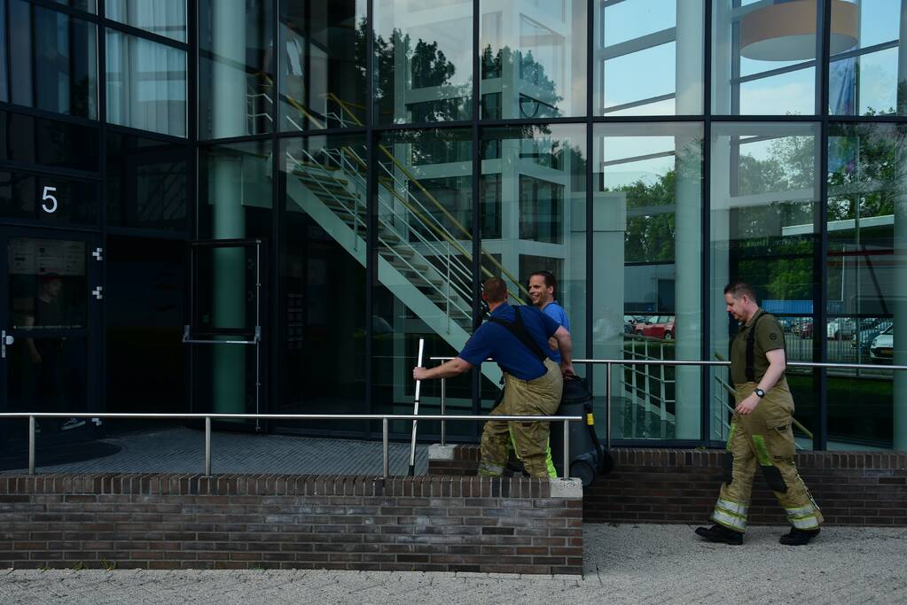 Gesprongen waterleiding zet kantoor blank