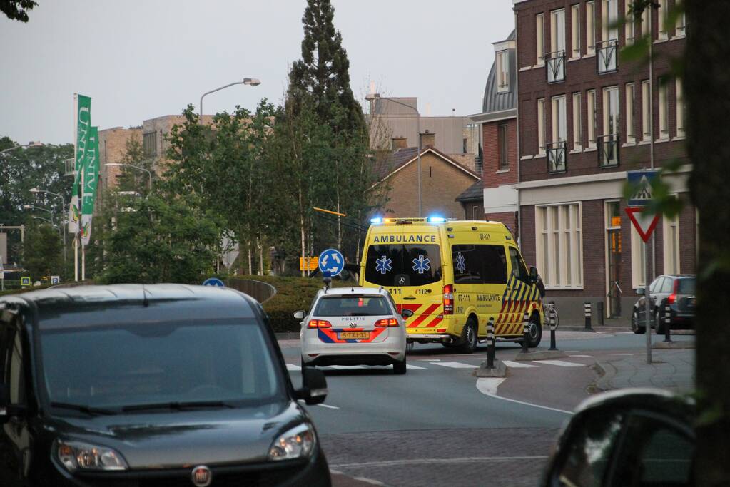 Man aangehouden en gewond naar ziekenhuis