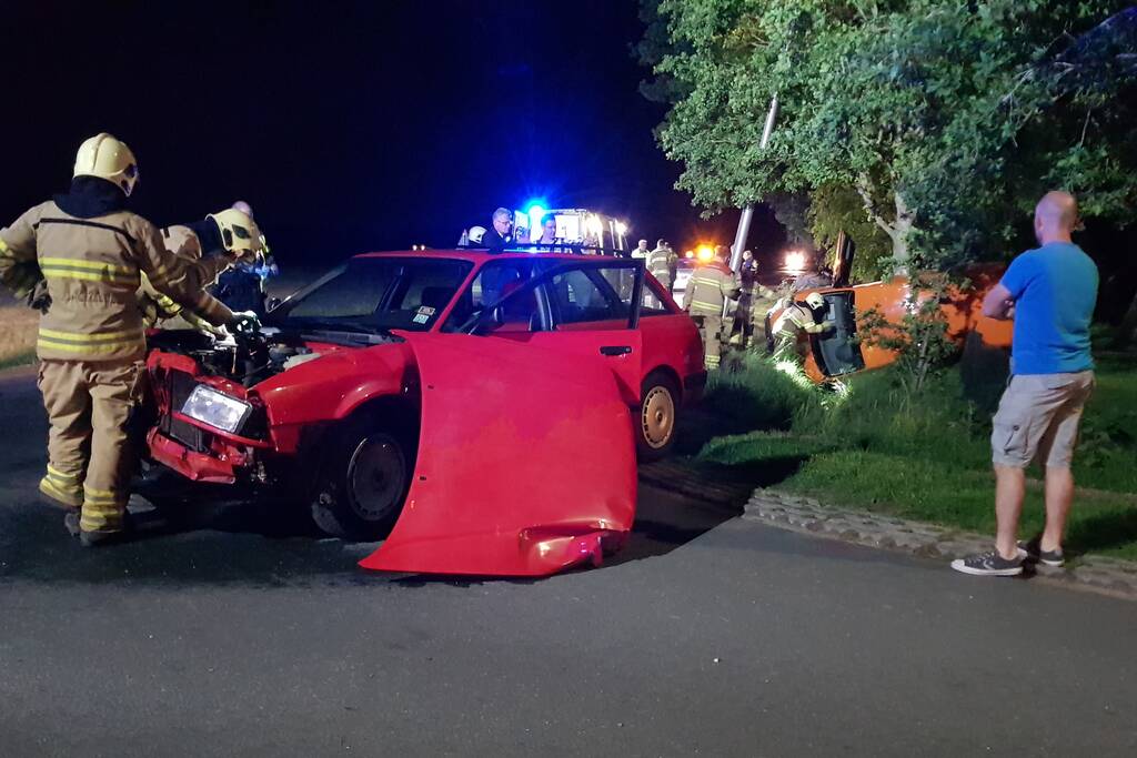 Gewonde bij aanrijding tussen bestelwagen en auto