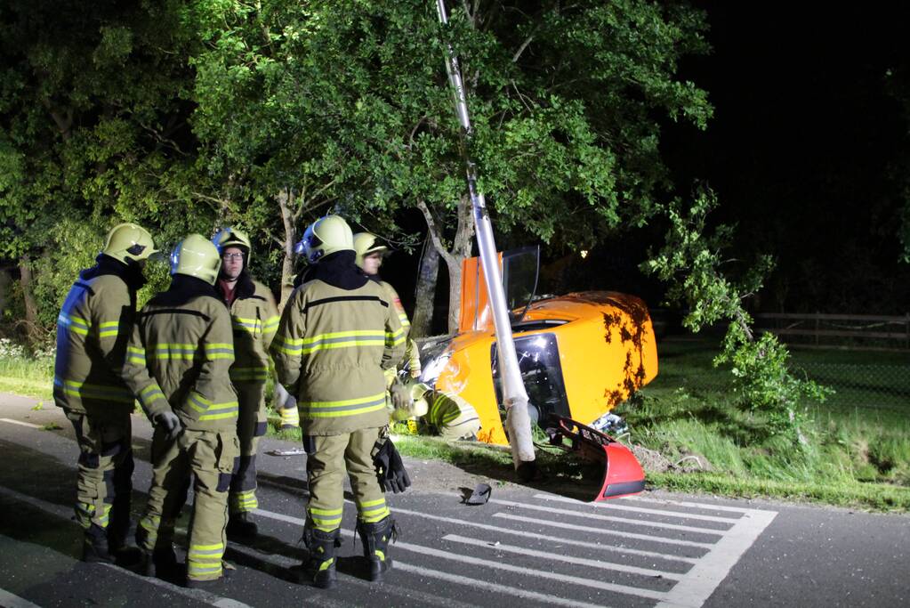 Gewonde bij aanrijding tussen bestelwagen en auto