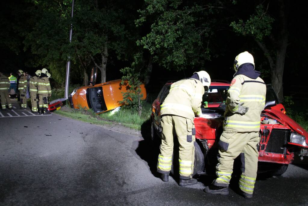 Gewonde bij aanrijding tussen bestelwagen en auto