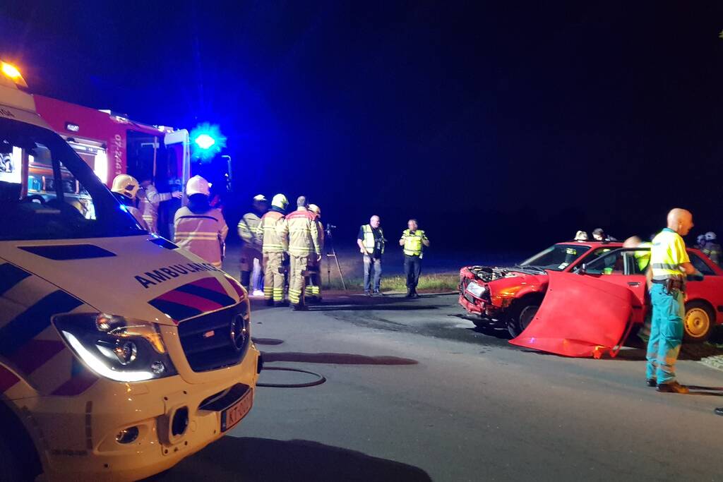 Gewonde bij aanrijding tussen bestelwagen en auto
