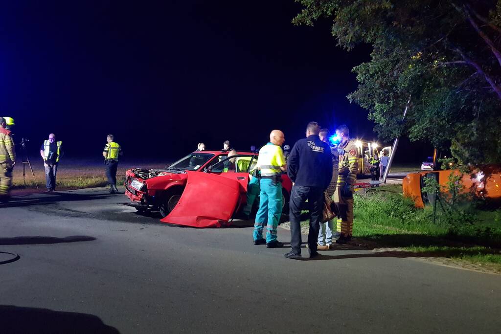 Gewonde bij aanrijding tussen bestelwagen en auto