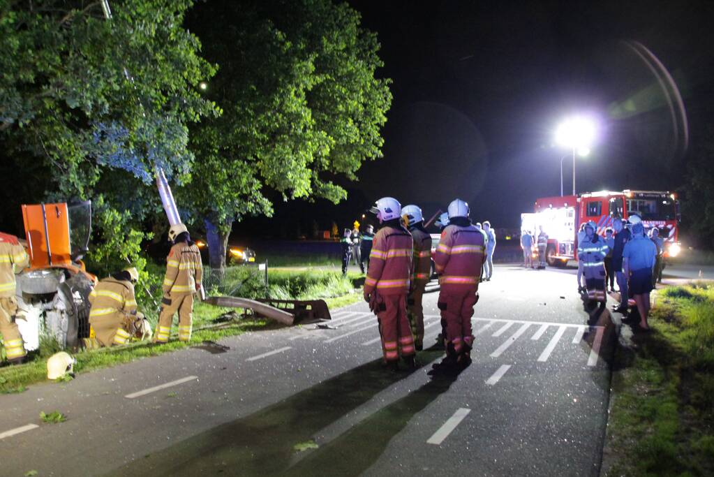 Gewonde bij aanrijding tussen bestelwagen en auto