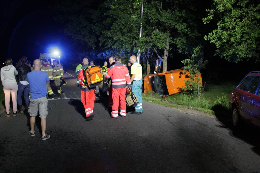 Gewonde bij aanrijding tussen bestelwagen en auto