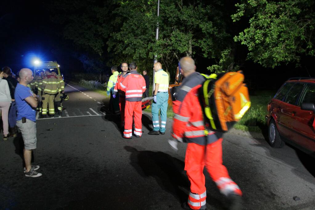 Gewonde bij aanrijding tussen bestelwagen en auto