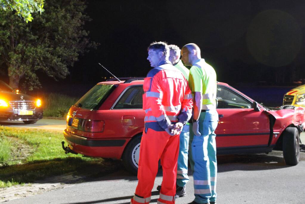 Gewonde bij aanrijding tussen bestelwagen en auto