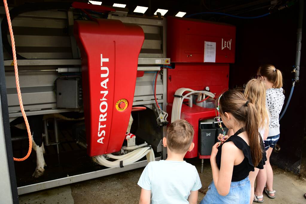 Veel publiek bij open dag en koeiendans