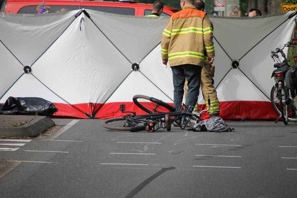 UPDATE: Tienermeisje op fiets overleden na aanrijding met motor