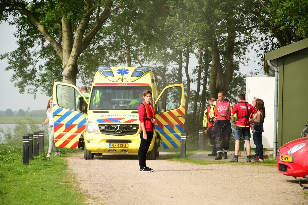 Reddingsboten massaal onderweg naar onwelle vrouw op jacht