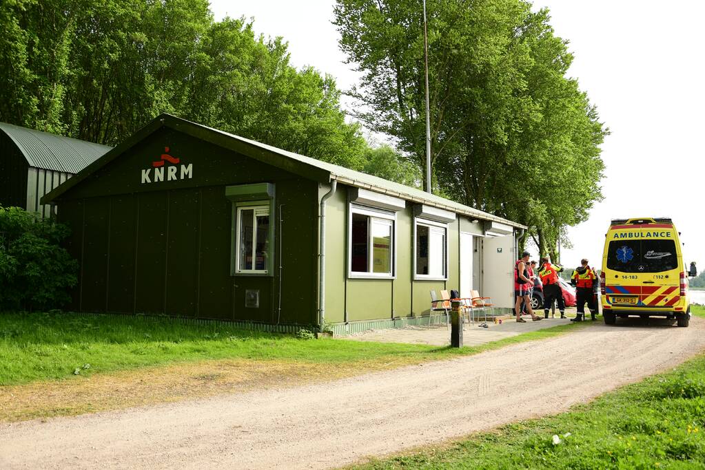 Reddingsboten massaal onderweg naar onwelle vrouw op jacht
