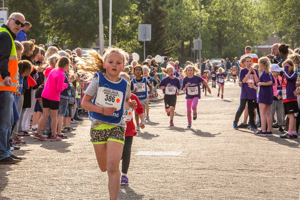 Veel publiek bij 34e Klaverblad Verzekeringen Dorpsloop