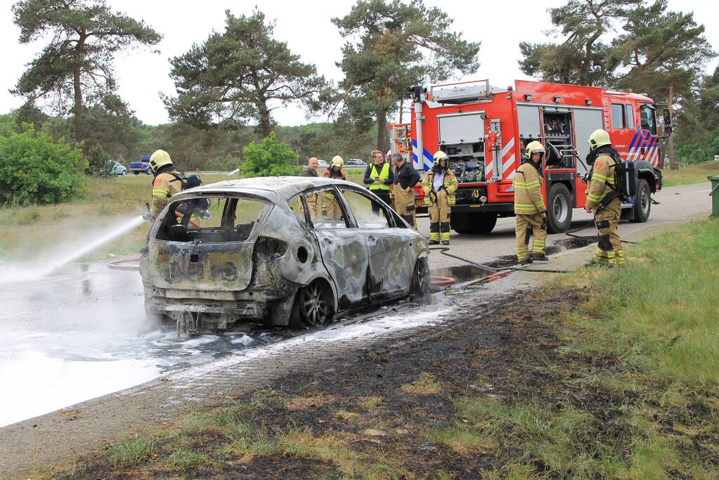 Auto verwoest door brand