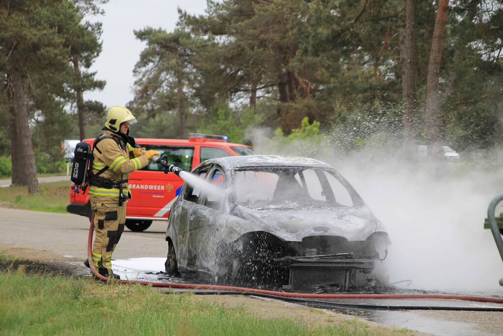 Auto verwoest door brand