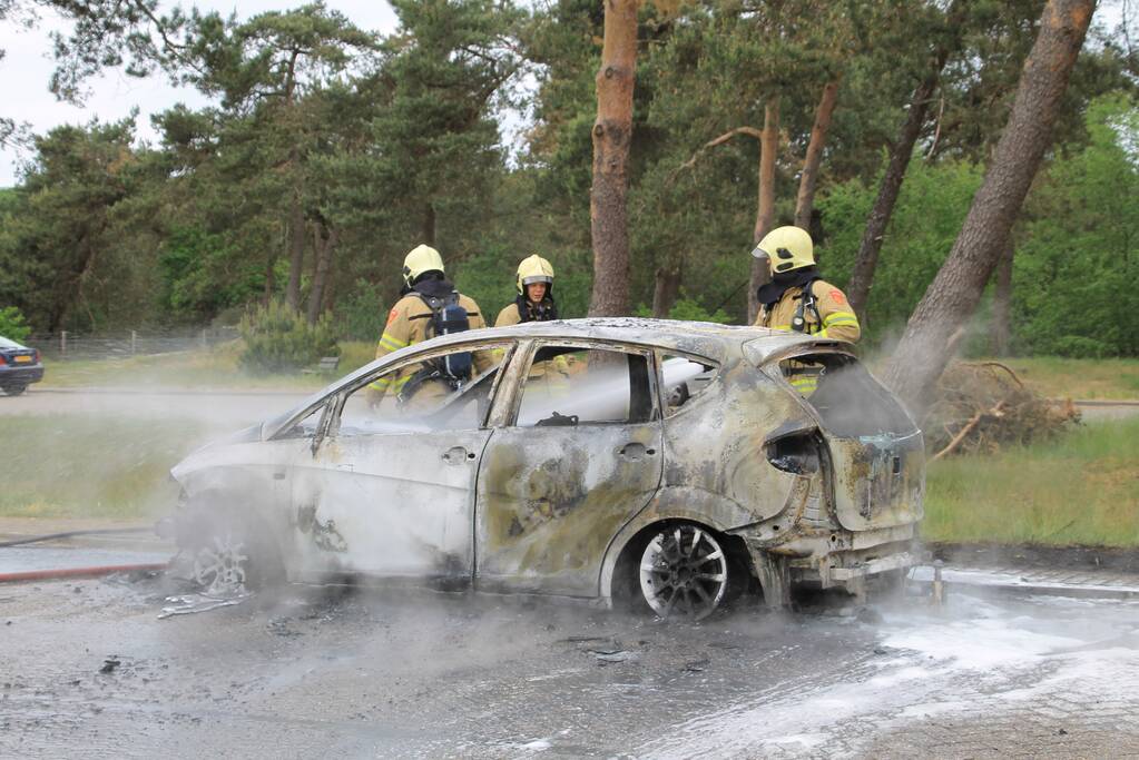 Auto verwoest door brand