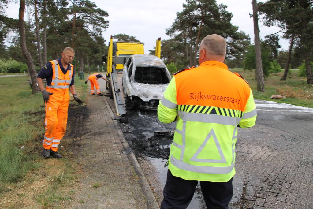 Auto verwoest door brand