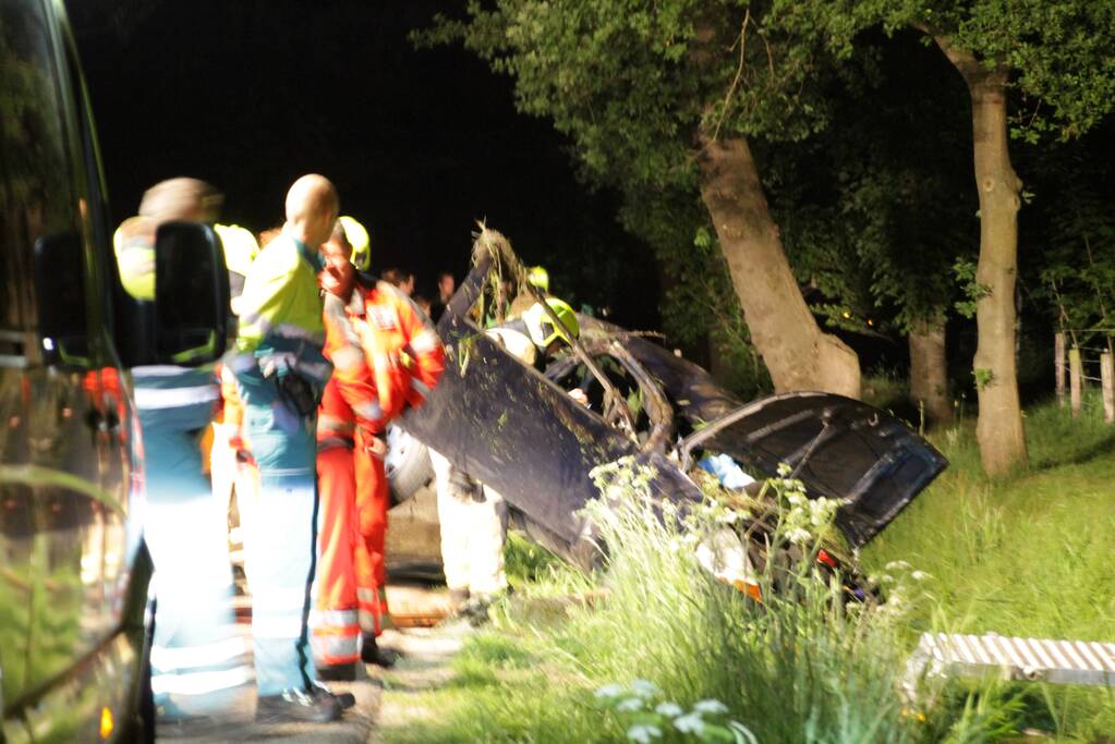 Auto belandt in sloot, automobilist spoorloos