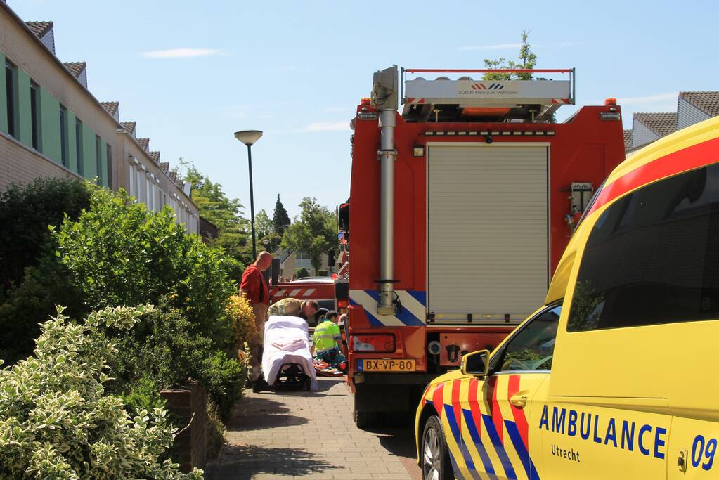 Vrouw zwaargewond bij woningbrand