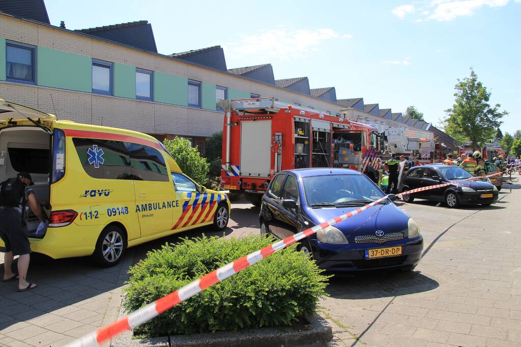 Vrouw zwaargewond bij woningbrand