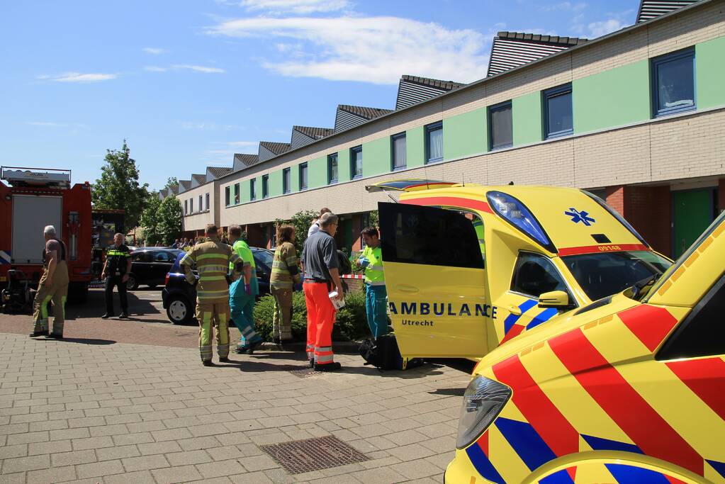 Vrouw zwaargewond bij woningbrand