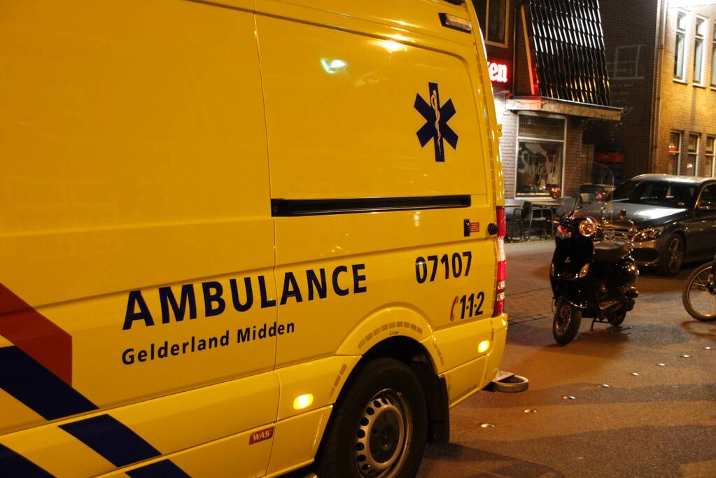 Scooterrijdster gewond bij botsing met andere scooter