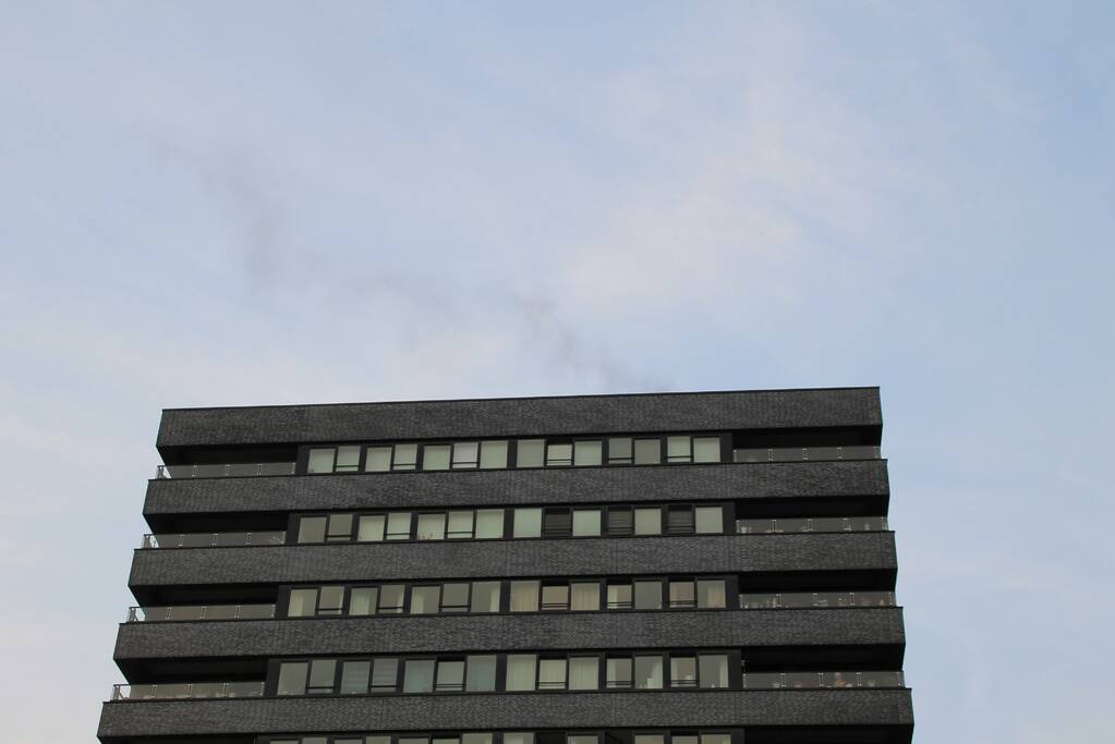 Rook op dak van flatgebouw een mysterie