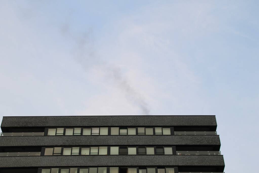 Rook op dak van flatgebouw een mysterie