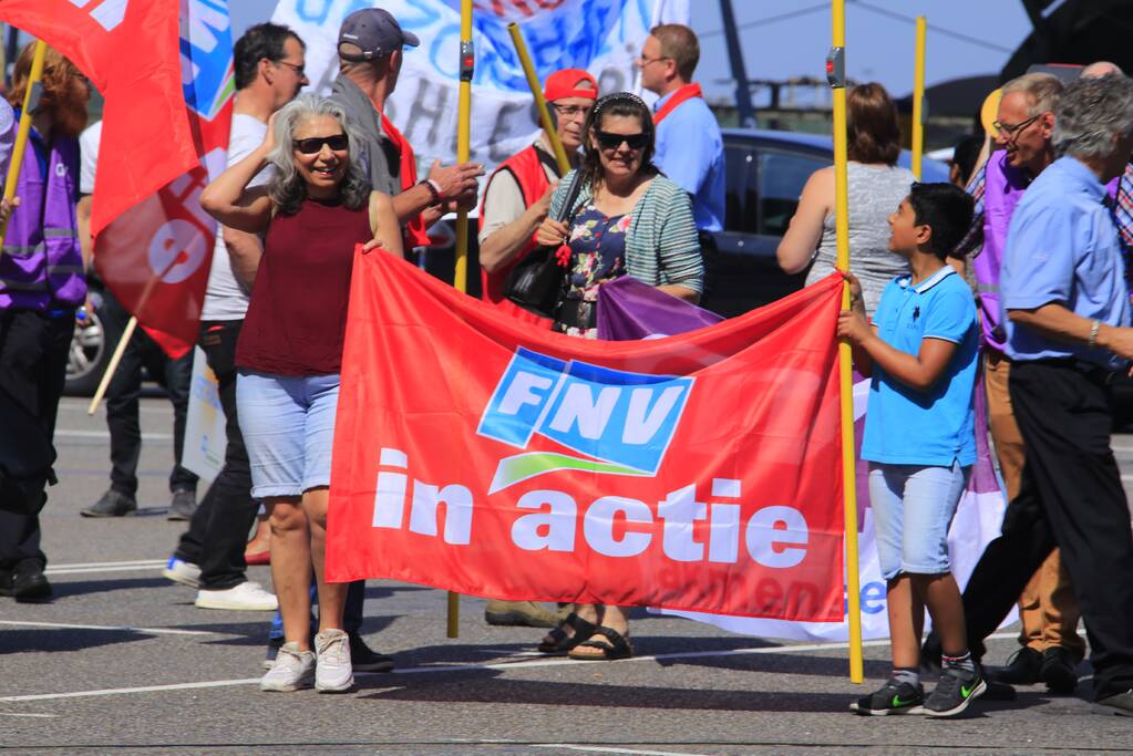Buschauffeurs houden protestmars