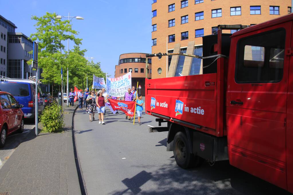 Buschauffeurs houden protestmars