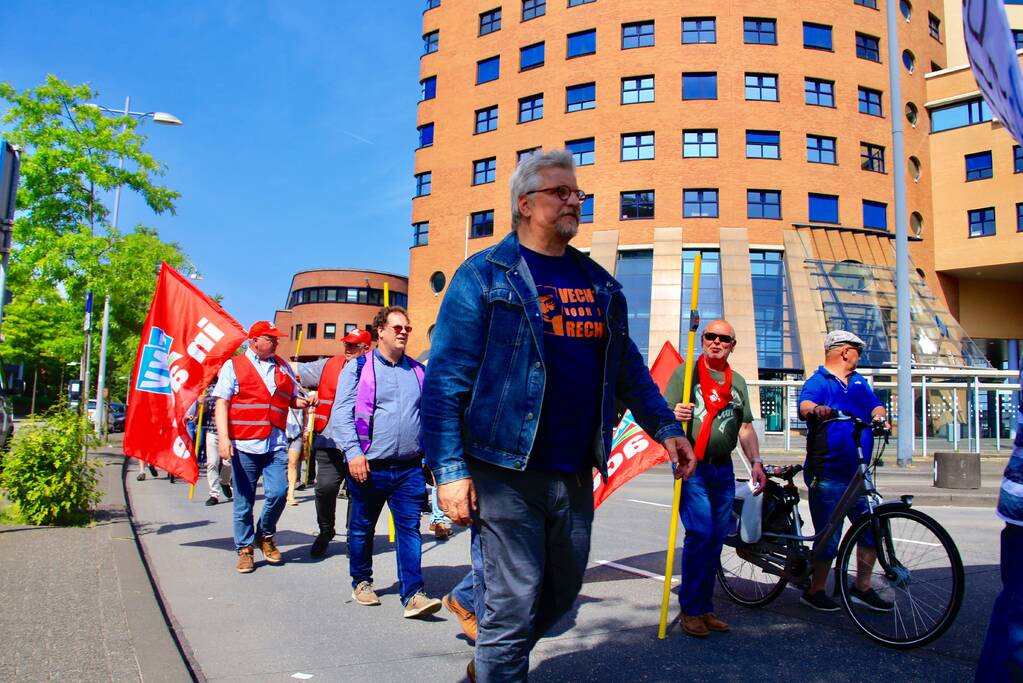 Buschauffeurs houden protestmars