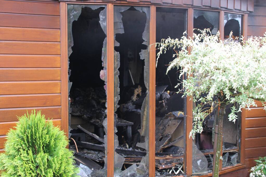 Chalet zwaar beschadigd door brand