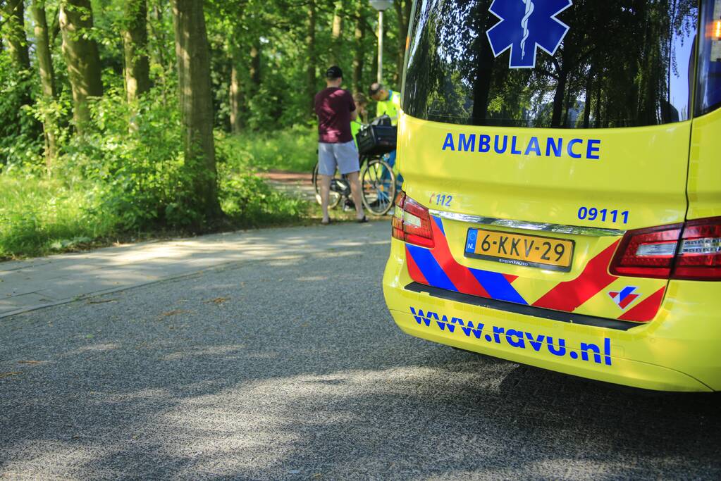 Brommerrijder gewond na botsing met fietser
