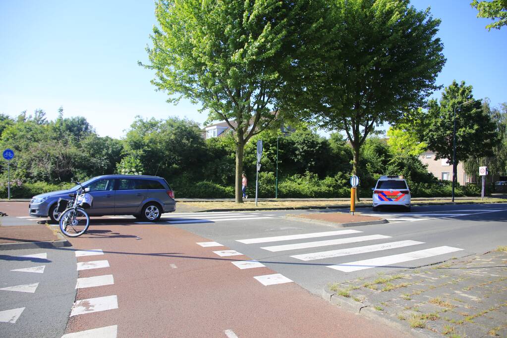 Fietsster gewond na aanrijding met auto