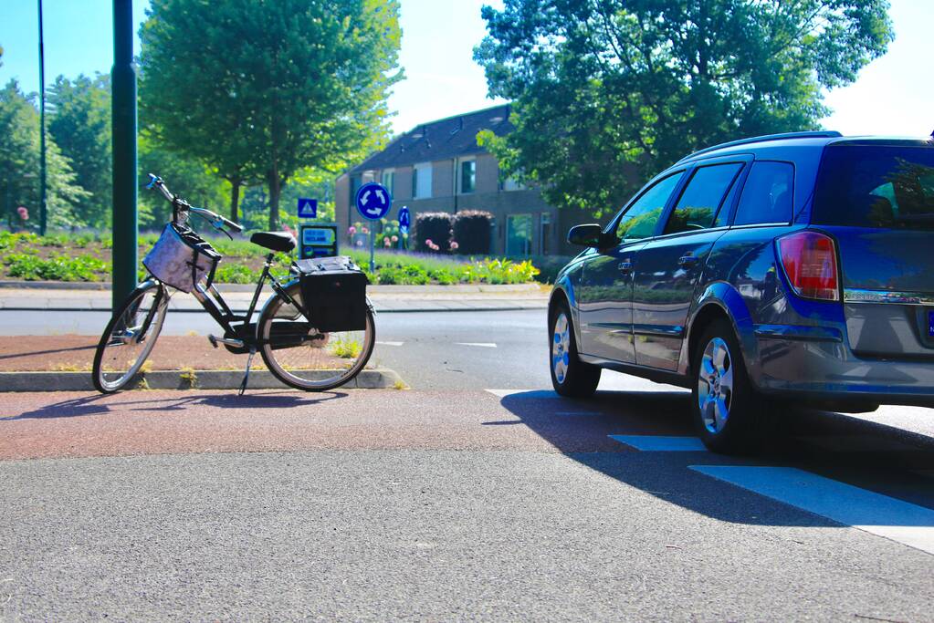 Fietsster gewond na aanrijding met auto