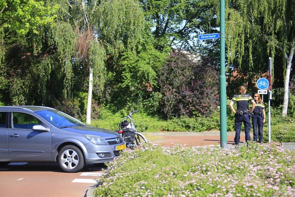 Fietsster gewond na aanrijding met auto